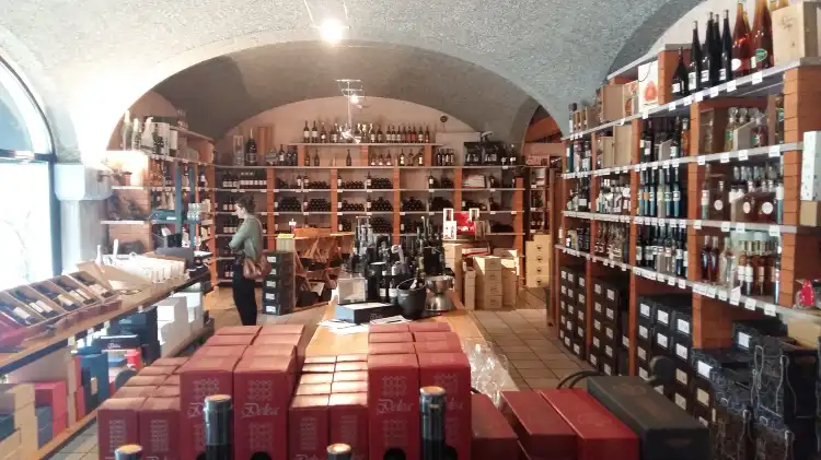 Hotels near Vini e Distillati Angelo Delea SA