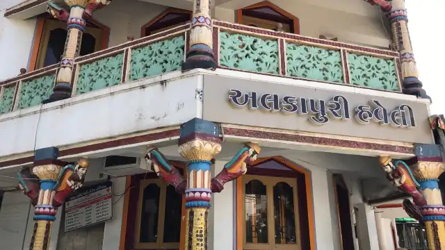 Hotels near Alkapuri Haveli