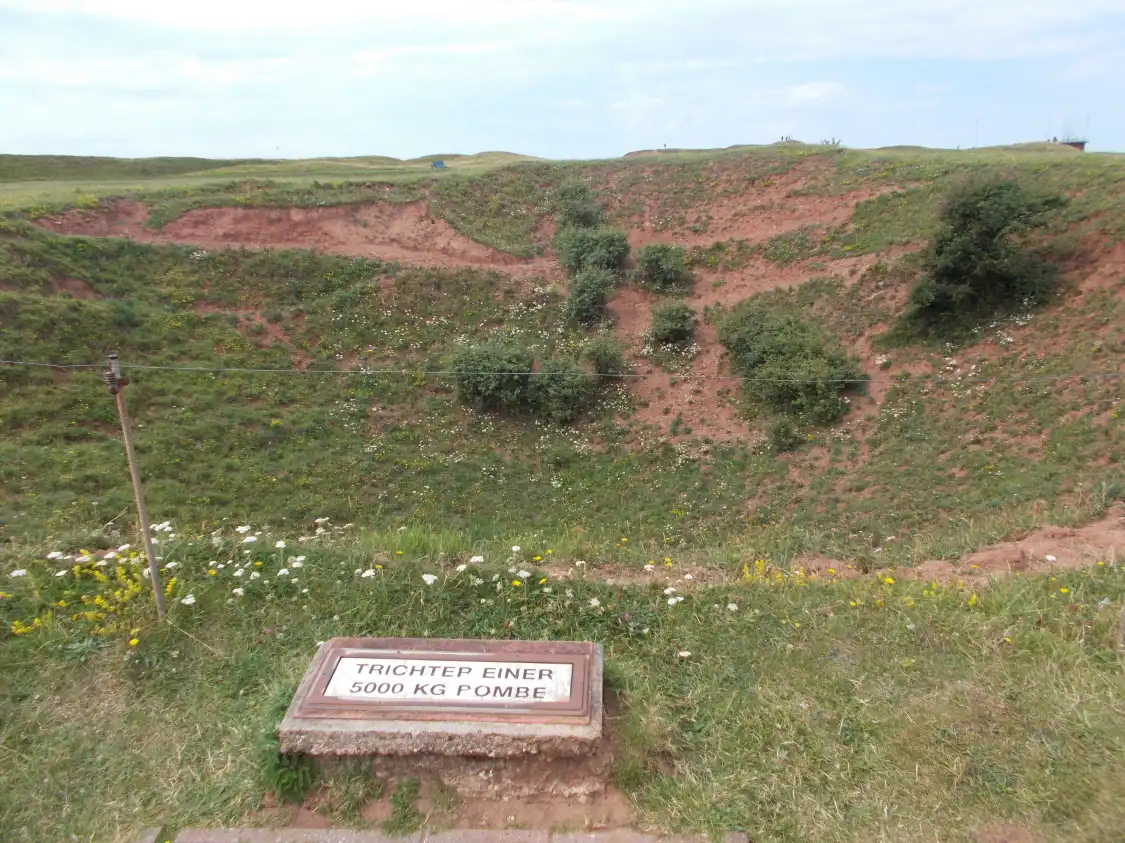 Hotels near Crater of a 5000 kg bomb