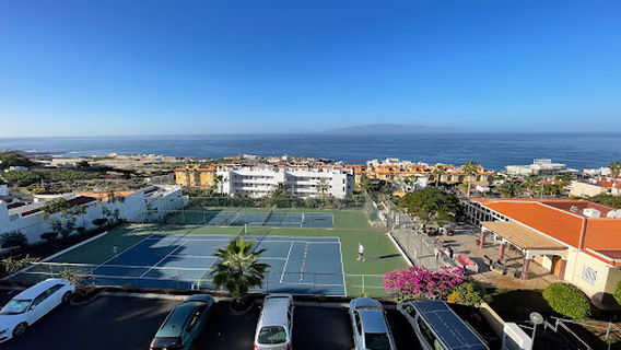 Tennis court - Tennis lessons | Santa Barbara Tennis Club