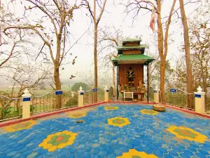 Wat Phra Borommathat Saen Hai