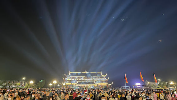 Cổng chính vào Tam Chúc