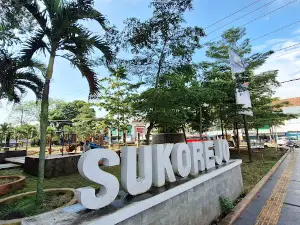 Alun Alun Bunderan Sukorejo