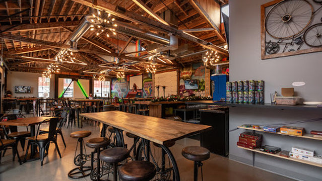 Birdie Time Pub and Mini Golf