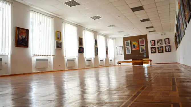 Khust·sʹka Misʹka Kartynna Halereya