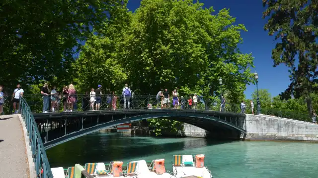 Hotels near Pont des Amours