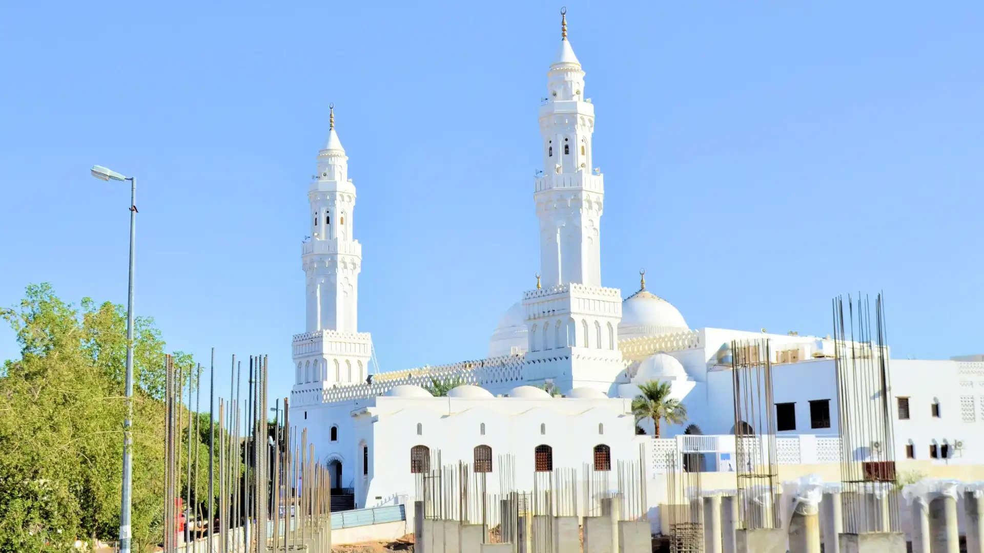 Hotels near Masjid al-Qiblatayn