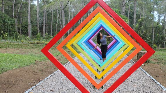 Taman Labirin Coban Rondo