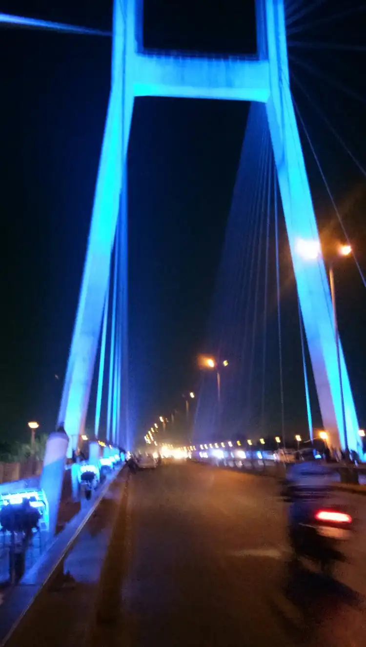 Hotels near Old Naini Bridge