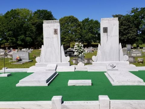 Hank Williams Memorial & Gravesite