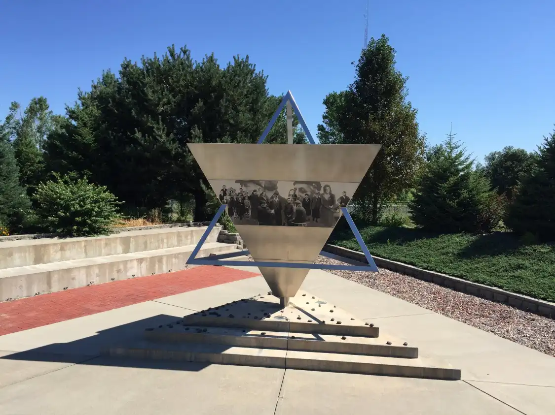 Hotels near Nebraska Holocaust Memorial