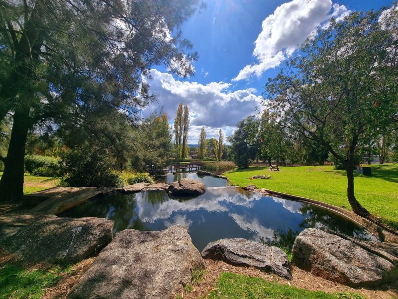 Ayers Rock to Armidale Flights