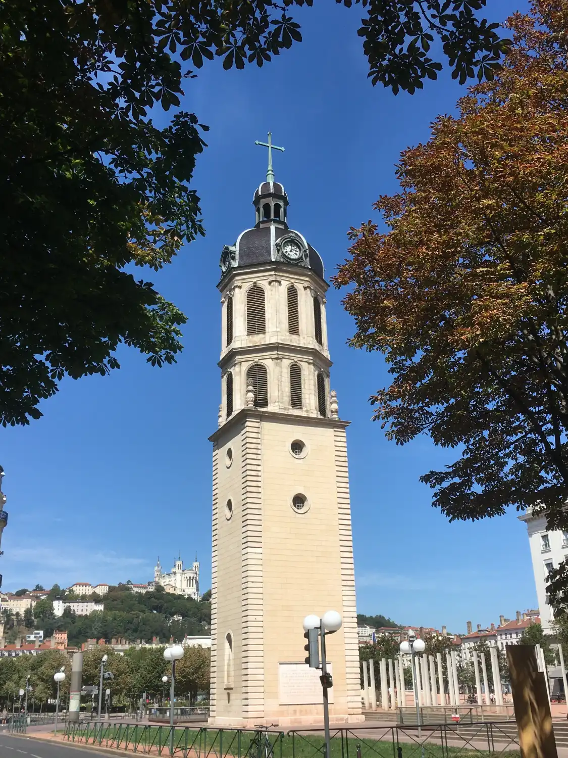 Hotel dekat Bell Tower of The Charity Hospital of Lyon