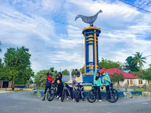 Tugu Ayam Muna Barat