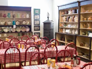 Crane's Museum & Shops/Marlene's Restaurant