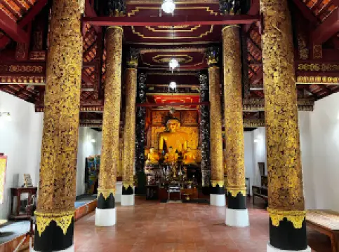 วัดอุมลอง