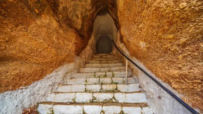 Οι Δολίνες Σπηλιές των Διδύμων Αργολίδας [''Caves of the Twins Dolines'']