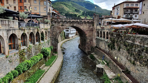 Paseo rio Deva