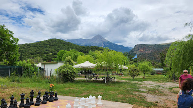 Zoologikos Kipos Kalavriton