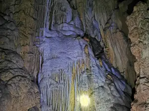 Caverna de Leo