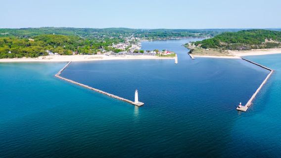 Frankfort North Pier Lighthouse