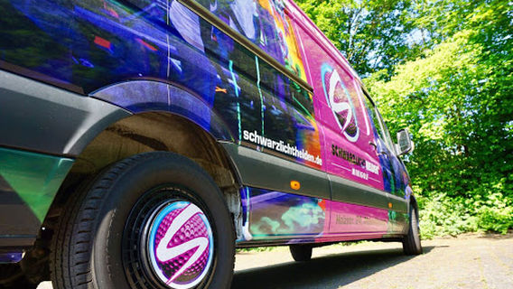 Schwarzlichthelden Minigolf