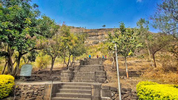 Girijatmaj Lenyadri Ganapati Ashtavinayak, Pune