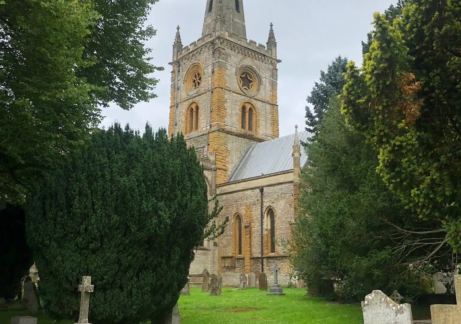 Hotels near Shakespeare's Funerary Monument