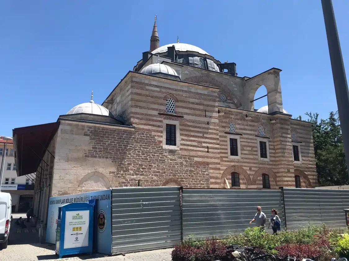 Hotels near Serafettin Cami