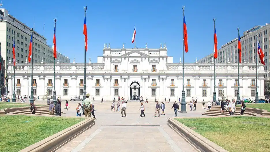 Hotels near La Moneda Cultural Center