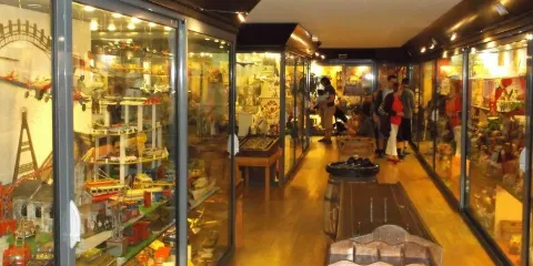 Musee de la Poupee et du Jouet ancien