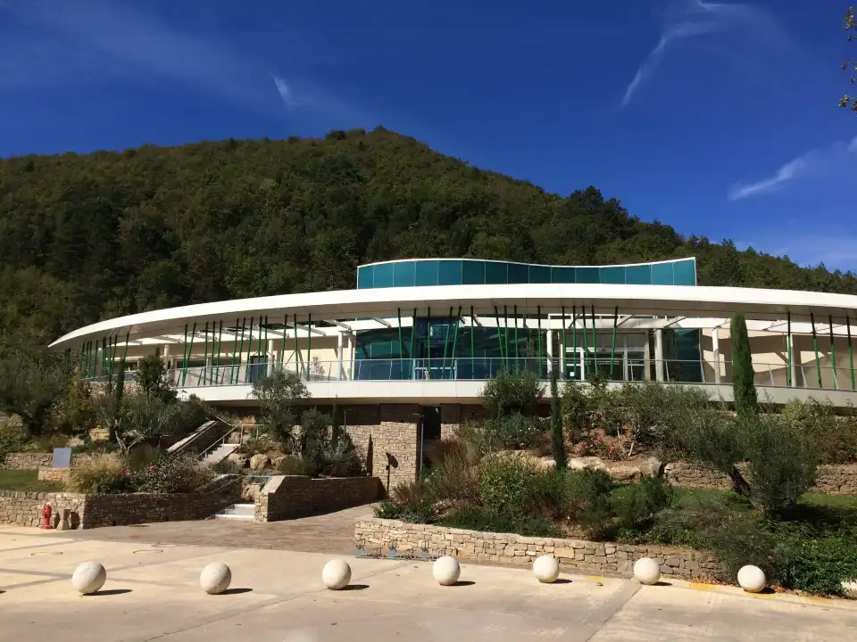 1_Avene Hydrotherapy Centre