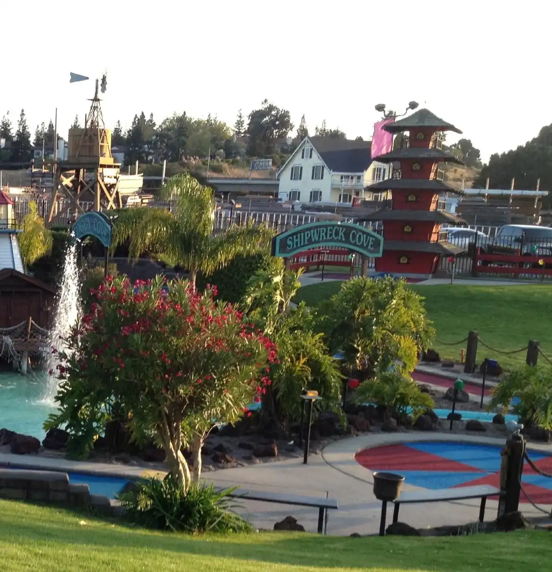 Golden Tee Golfland附近的飯店