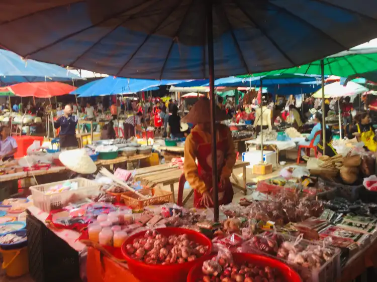 Hotels near Daoheuang Market