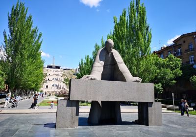 Alexander Tamanyan Statue