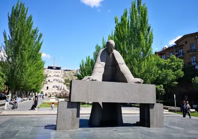 Alexander Tamanyan Statue