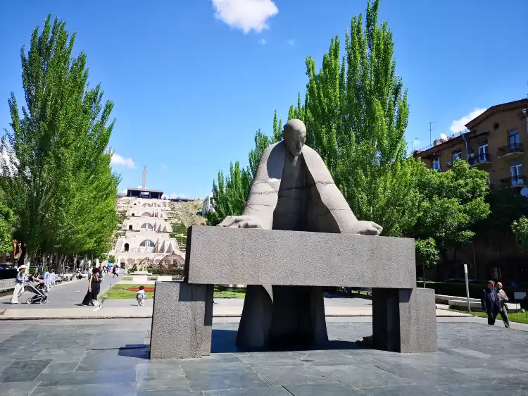 Các khách sạn gần Alexander Tamanyan Statue