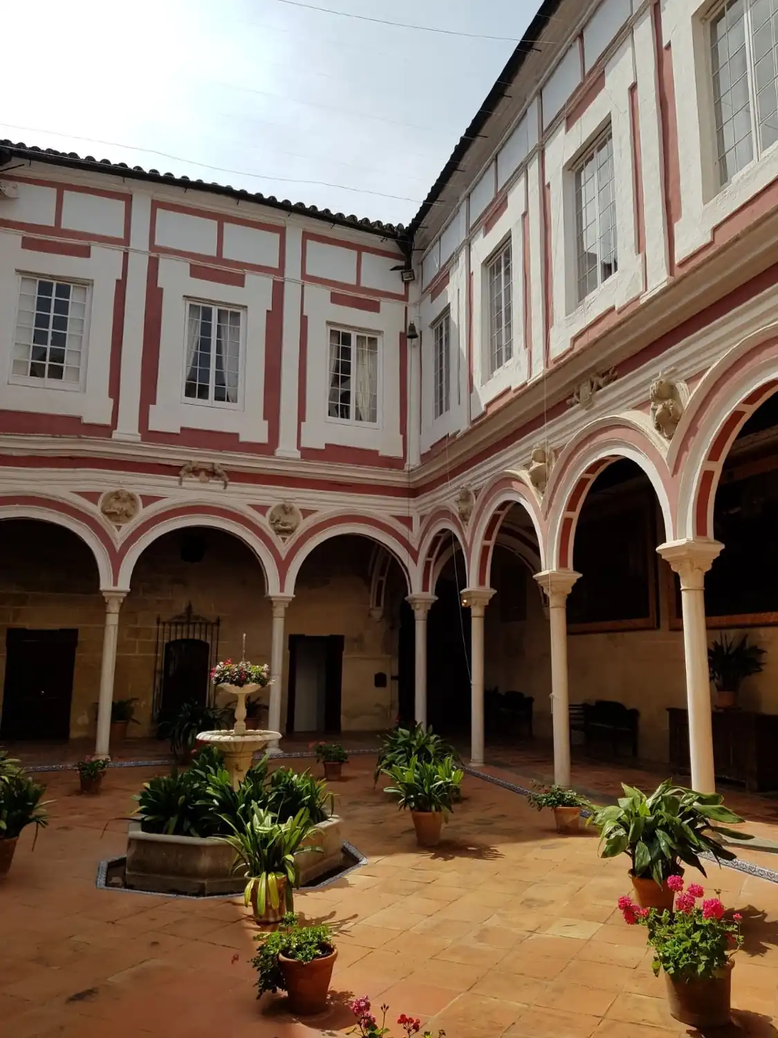Отели рядом с достопримечательностью «Palacio de Campo Real»