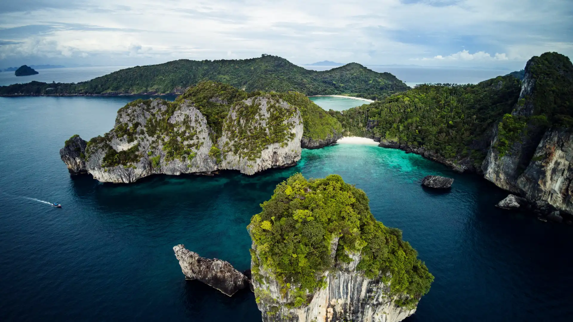 Hotels near Zeavola Dive & Activities Center