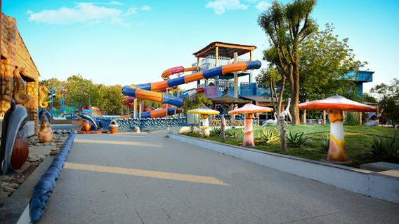 Lighthouse Waterpark & Resort