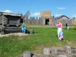 Russkiy Istoricheskiy Park Semeynogo I Detskogo Otdykha "Izumrudnaya Dolina"