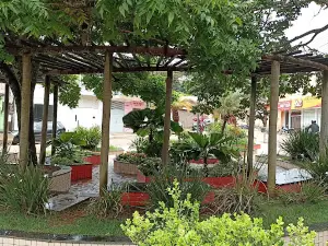 Santa Efigênia praça na saida da cidade