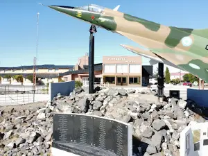 Monumento Avión Mirage