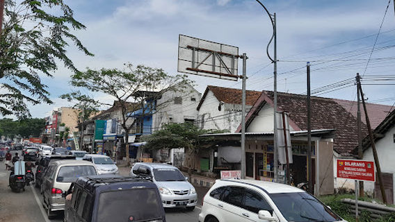 Lampu merah Benculuk
