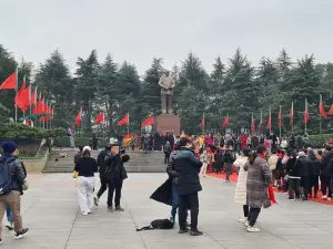 마오쩌둥 동상