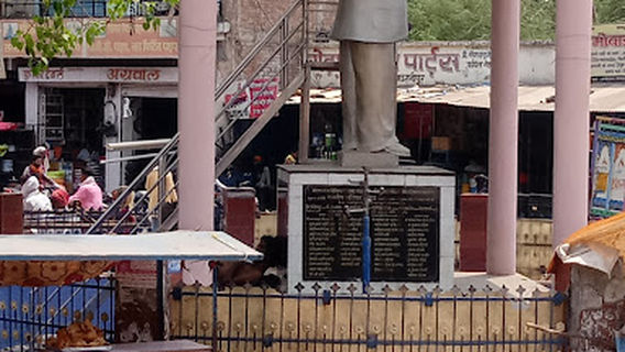 Ambedkar Tiraha, Auto-stand
