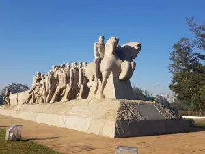 Monumento a las Bandeiras