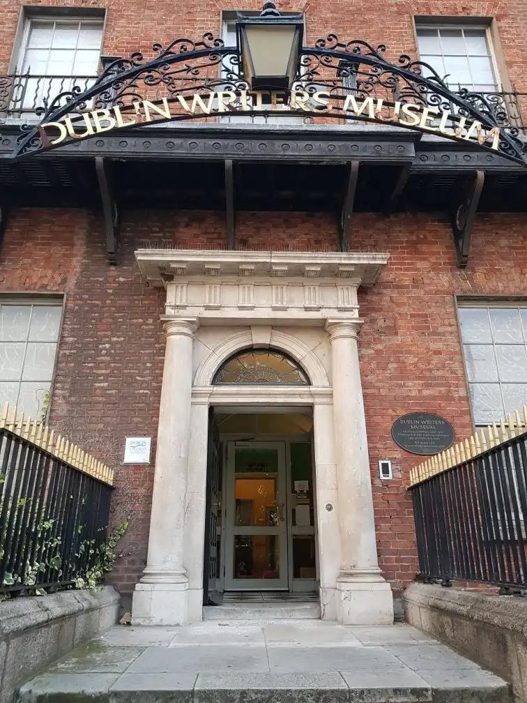 โรงแรมใกล้Dublin Writers Museum