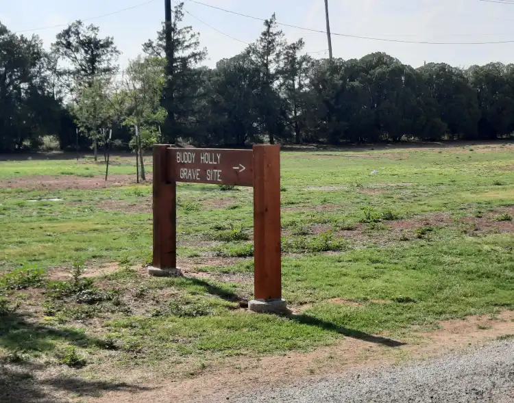 Hotels near Lubbock Cemetery
