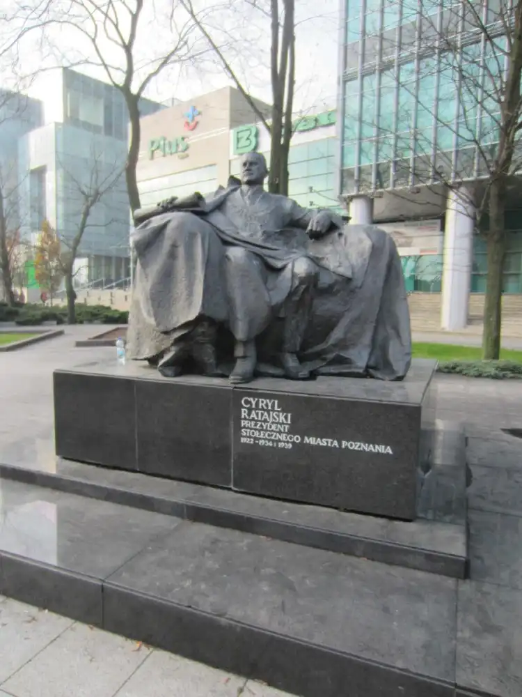 Hotel in zona Statue of the Cyryl Ratajski